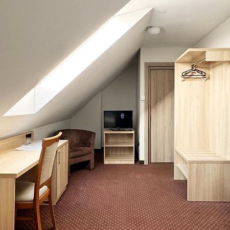 Motel Db2000 Bilgoraj Bagian luar foto