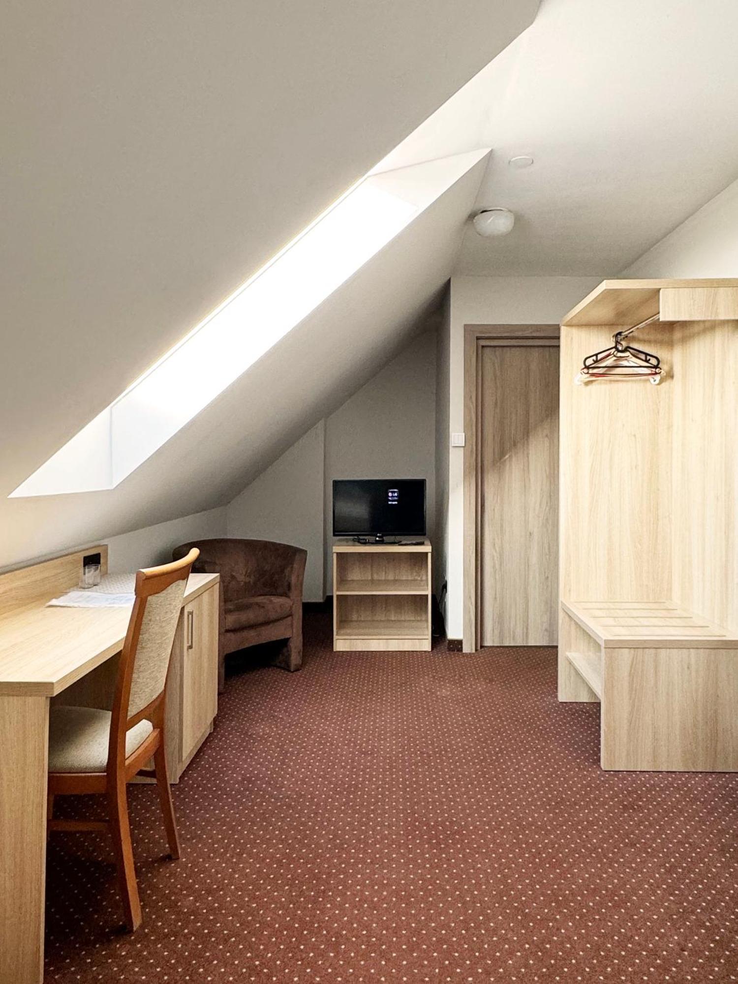 Motel Db2000 Bilgoraj Bagian luar foto