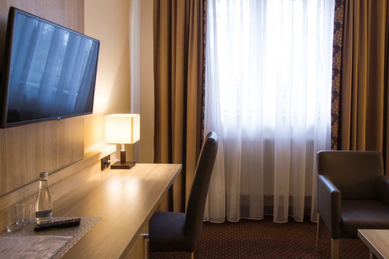 Motel Db2000 Bilgoraj Bagian luar foto