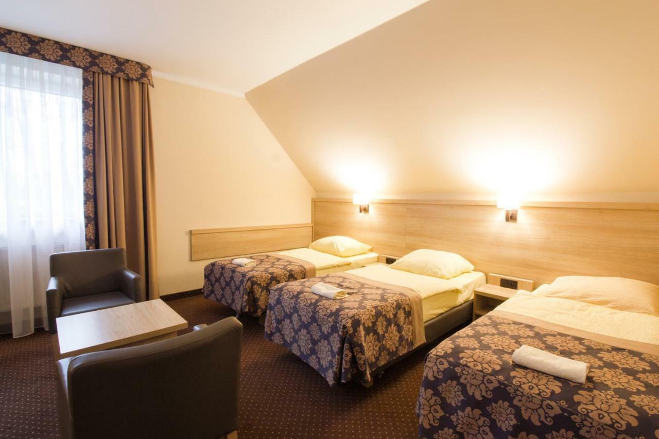 Motel Db2000 Bilgoraj Bagian luar foto