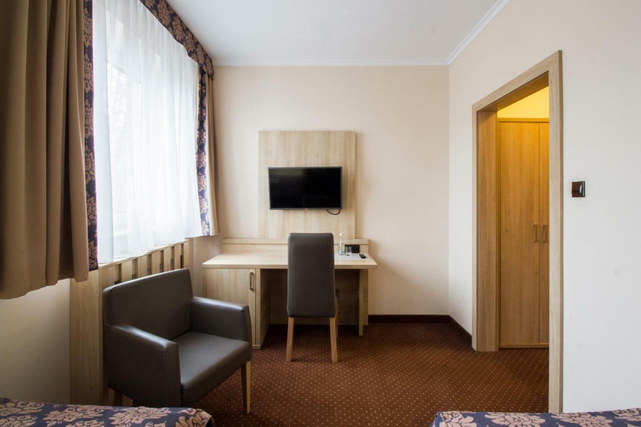 Motel Db2000 Bilgoraj Bagian luar foto