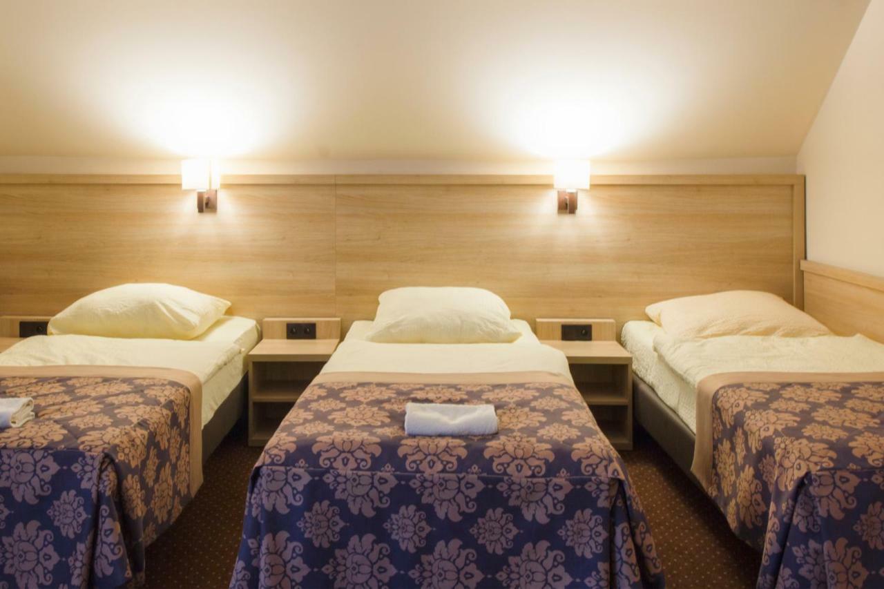 Motel Db2000 Bilgoraj Bagian luar foto